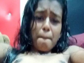 Tamil babe pleasures herself with sexy nude video