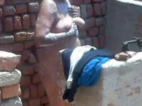 Pakistani bhabi gets wet and wild in bathing video