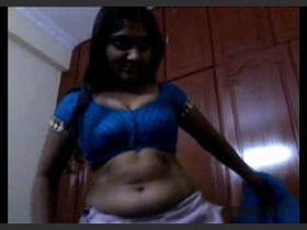 Middle-aged Andhra woman removes her sari and performs oral sex for pleasure