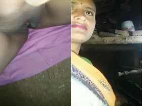 Indian amateur bhabhi bares her breasts and pussy in exclusive video