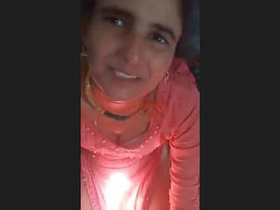 Pakistani bhabhi gives a passionate blowjob in a VDO