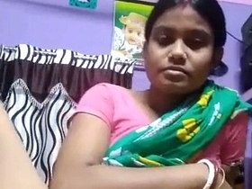 Desi Randi shows off her big pussy in a sari