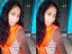 Exclusive video of a Desi Indian girl flaunting her boobs in part 1