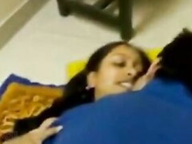 Indian porn sites present a video of Aunty Supriya's desi body covered in blue film