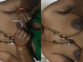 Tamil Aunty's Big Tits: A Hot and Horny Video