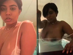 Indian beauty Oasi Das in voluptuous nudity