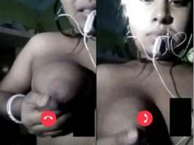 Indian bhabhi flaunts her large breasts in a video call
