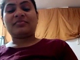 Mallu bhabhi's big boobs in a solo video