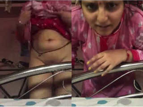 Indian bhabhi flaunts her big boobs and pussy in exclusive video