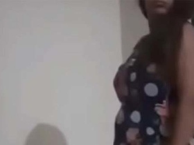 Desi aunty's XXX video from Lucknow