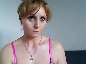 Delia, a Romanian mother, in steamy video
