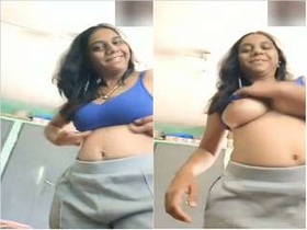 Bhabhi flaunts her breasts during video call