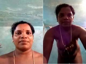 Exclusive video of Tamil bhabhi's nude bathing for lover