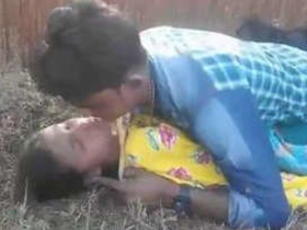 Indian village couple engages in outdoor sex