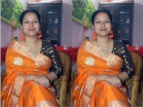 Boudi's exclusive masturbation session with brinjal
