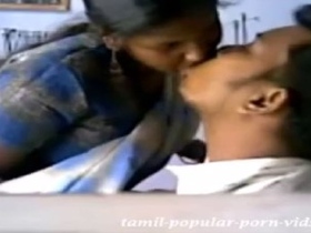 Tamil maid gets naughty in a steamy video