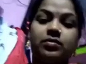 Desi auntie's solo video showcases her big boobs and nude selfie