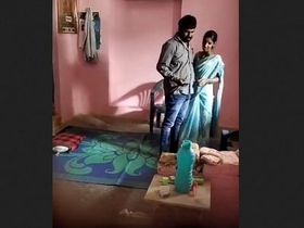 Desi wife and her friend enjoy quick sex in the village