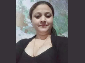 Desi aunty strips down to nothing with audio only