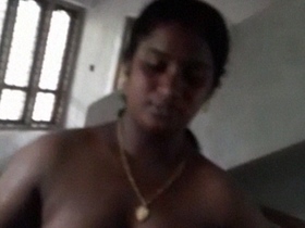 Kerala auntie strips naked in steamy video