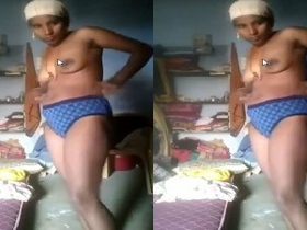 Tamil housewife shows off her nude chess moves