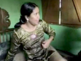Aunty Sudha's shocking encounter with a neighbor's recorded video