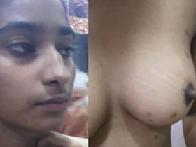 Indian girl gives a sensual blowjob