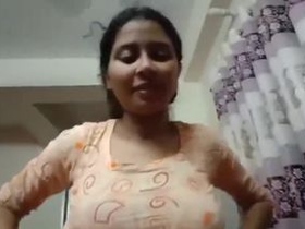 Attractive Indian woman strips for her boyfriend's camera