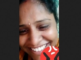 Indian bhabhi flaunts her boobs on camera