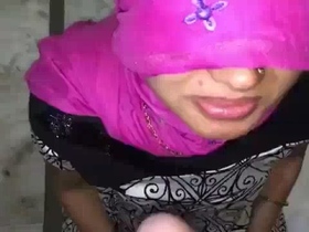 Indian housewife from Gujarat gives oral pleasure