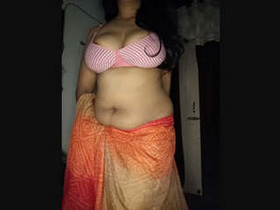 Desi damsel flaunts her sultry physique within her abode