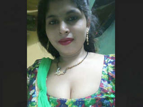 Desi bhabhi's MMS leaked revealing her sexy side