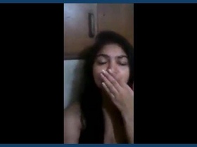 Exy Indian babe takes selfies and gets naughty