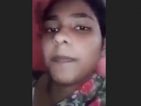 Indian babe flaunts her pussy for her lover