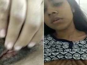 Desi girl gets turned on by her well-groomed pussy
