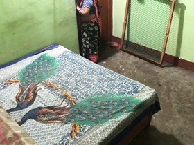 Sahu bhabhi gets undressed by her neighbor in a steamy video