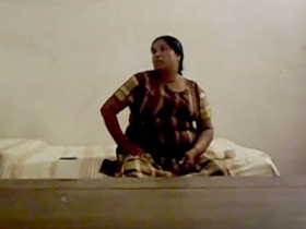Tamil aunty Swana's steamy sex video