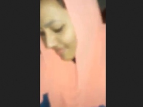 Hijabi girl gives a blowjob and gets fucked by her boyfriend