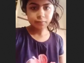 Adorable Bengali girl flaunts her beauty in a seductive video