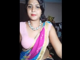 Desi Beauty dances sensually with Tango moves, flaunting her curves