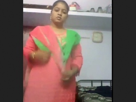 Watch a stunning bhabhi in a natural setting