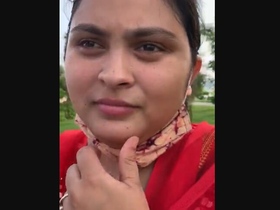A Bengali girl gives a blowjob in the park