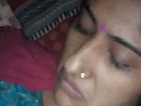 Desi beauty gets her fat pussy explored in a steamy video