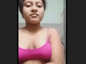 Cute Indian girl flaunts her boobs in a sensual video