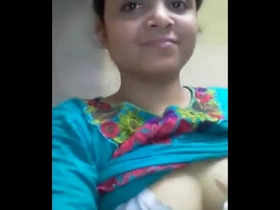 Cute girlfriend flaunts her body in a sexy selfie video for her boyfriend