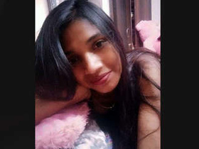 Desi beauty bares it all in nude Indian video