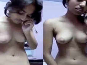 Desi teen calls her boyfriend while masturbating in HD video