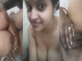 Bhabhi flaunts her body on camera in seductive nude video