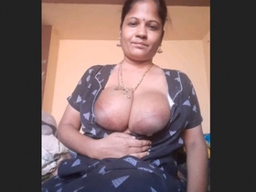 Aunty with big boobs gives a hard blowjob in MMC video