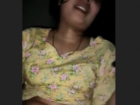 Sultry Indian wife gets naughty in bed